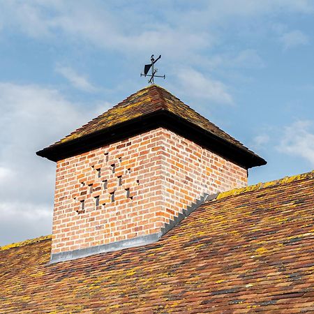 Villa Pigeon House - Unique Barn With Private Garden, Hot Tub And Wood Burner à Shrewsbury Extérieur photo