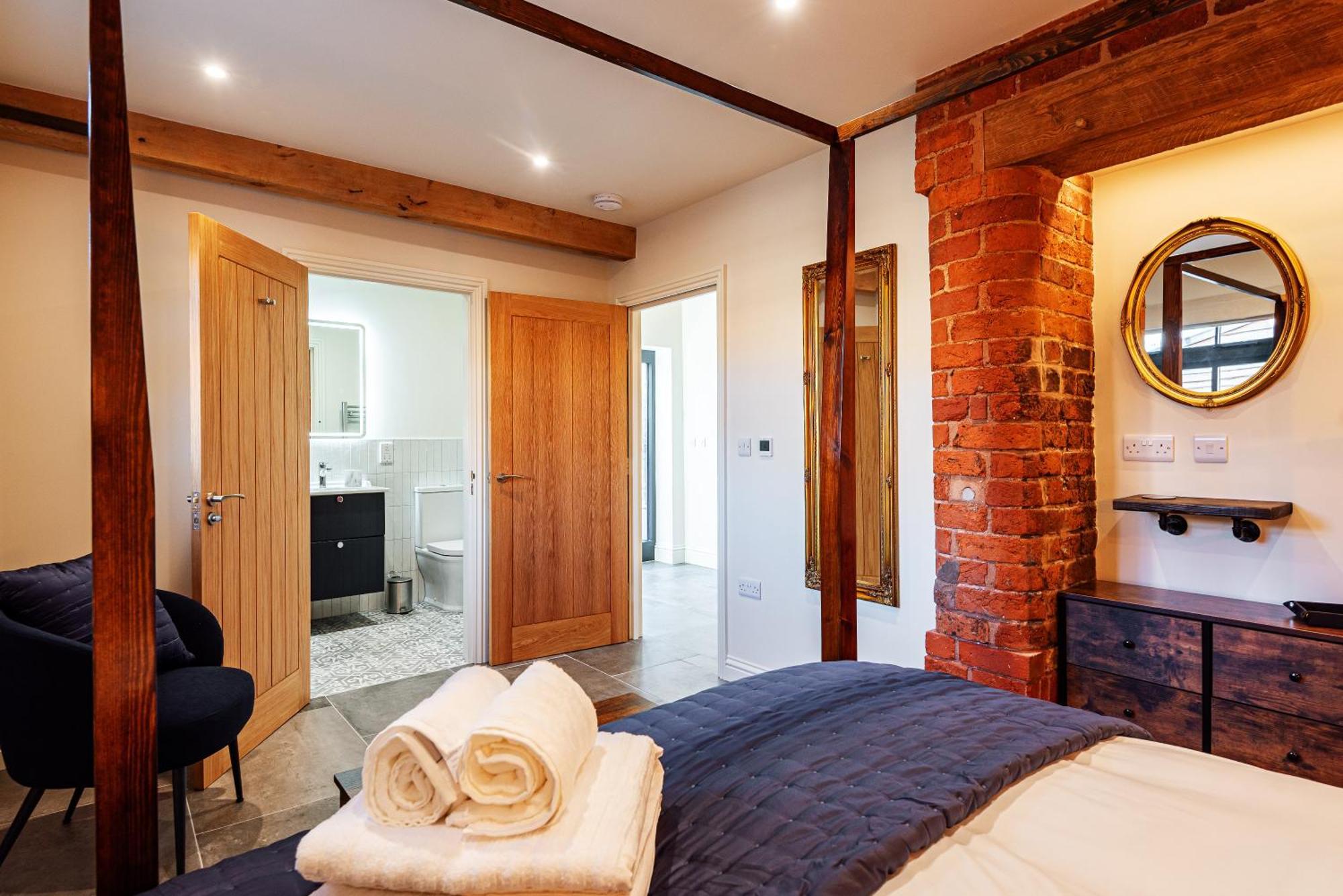 Villa Pigeon House - Unique Barn With Private Garden, Hot Tub And Wood Burner à Shrewsbury Extérieur photo