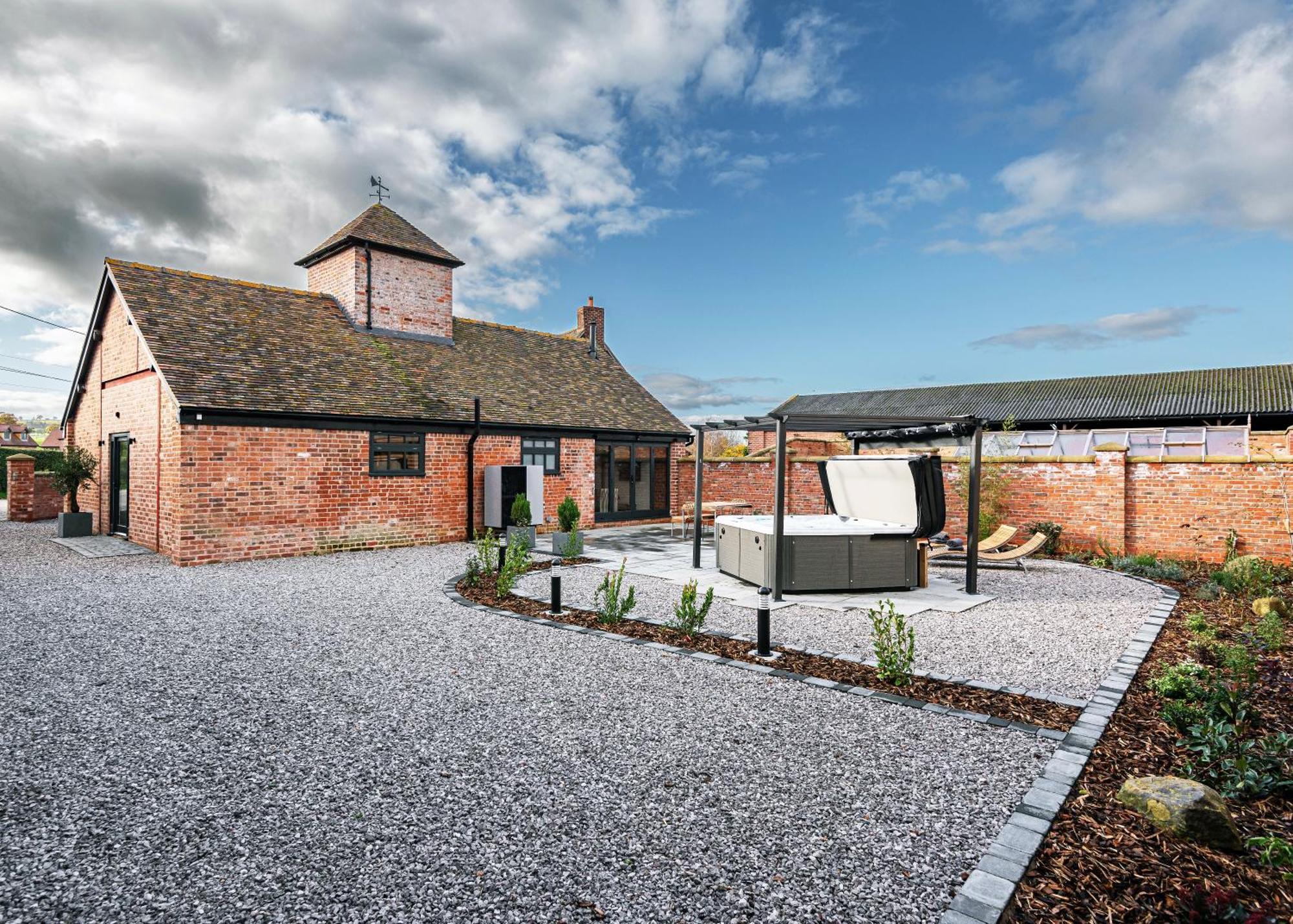 Villa Pigeon House - Unique Barn With Private Garden, Hot Tub And Wood Burner à Shrewsbury Extérieur photo