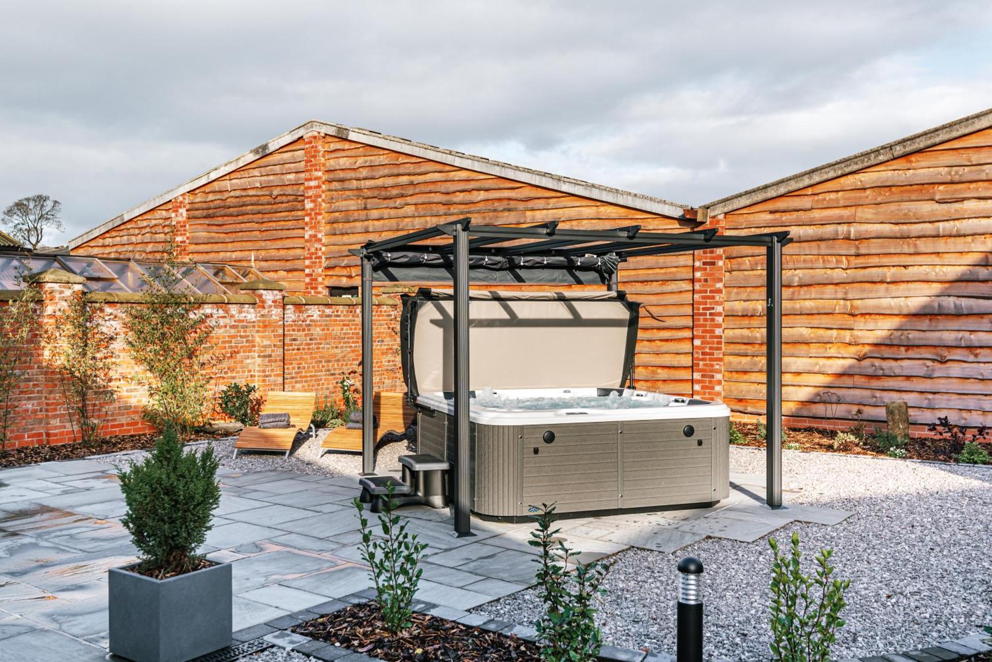 Villa Pigeon House - Unique Barn With Private Garden, Hot Tub And Wood Burner à Shrewsbury Extérieur photo