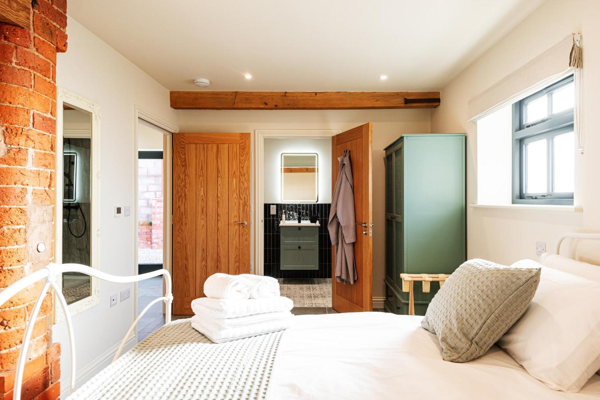 Villa Pigeon House - Unique Barn With Private Garden, Hot Tub And Wood Burner à Shrewsbury Extérieur photo