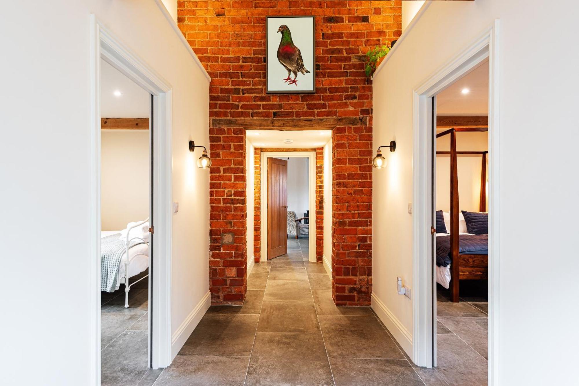 Villa Pigeon House - Unique Barn With Private Garden, Hot Tub And Wood Burner à Shrewsbury Extérieur photo