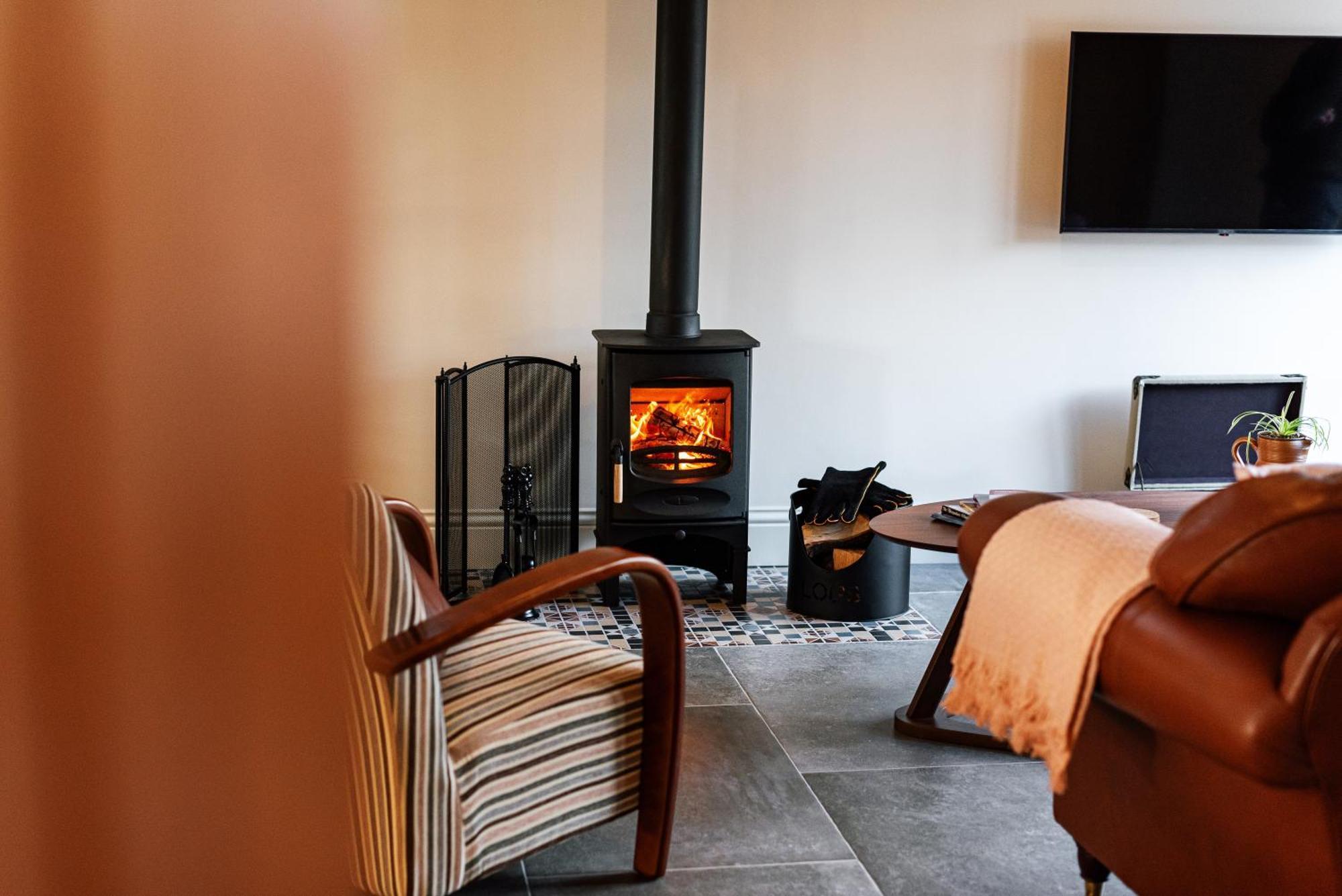 Villa Pigeon House - Unique Barn With Private Garden, Hot Tub And Wood Burner à Shrewsbury Extérieur photo