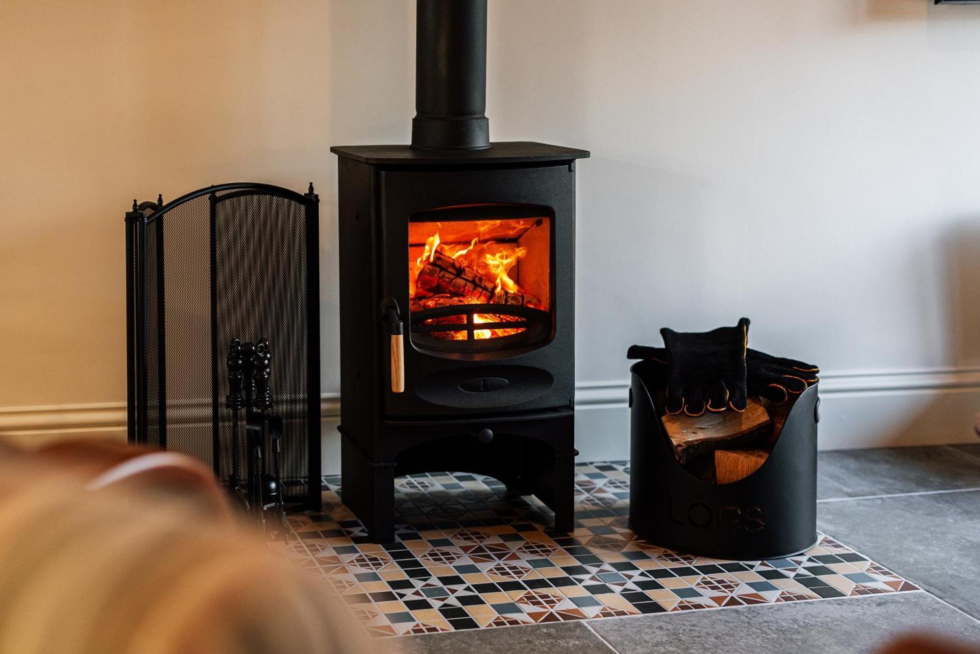Villa Pigeon House - Unique Barn With Private Garden, Hot Tub And Wood Burner à Shrewsbury Extérieur photo