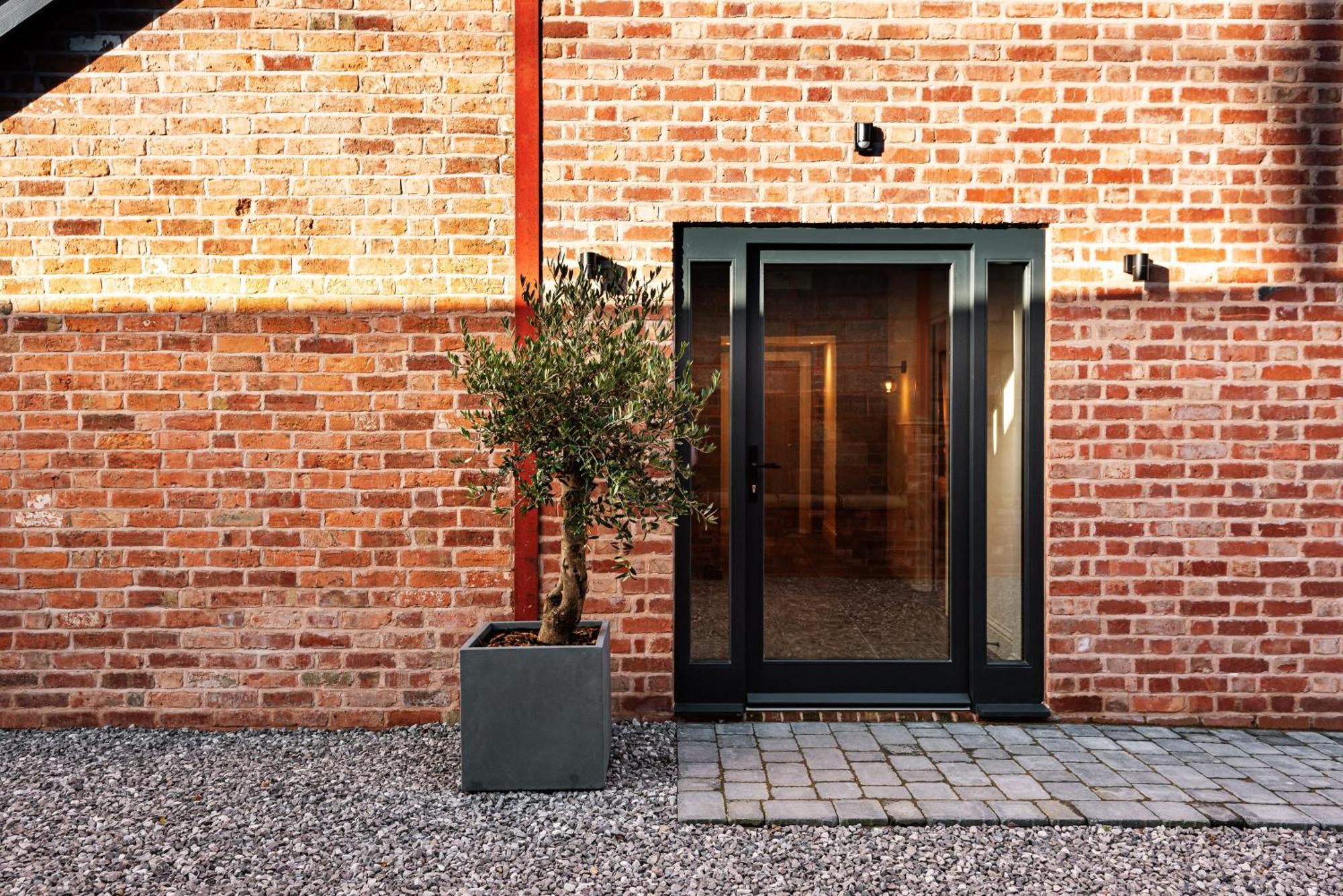 Villa Pigeon House - Unique Barn With Private Garden, Hot Tub And Wood Burner à Shrewsbury Extérieur photo