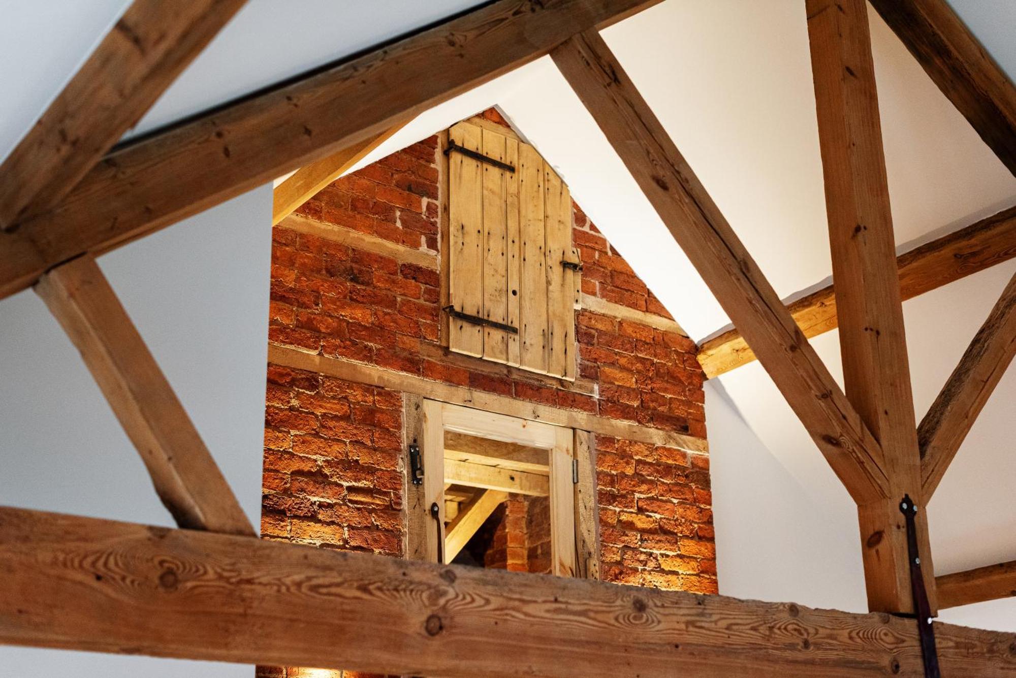 Villa Pigeon House - Unique Barn With Private Garden, Hot Tub And Wood Burner à Shrewsbury Extérieur photo
