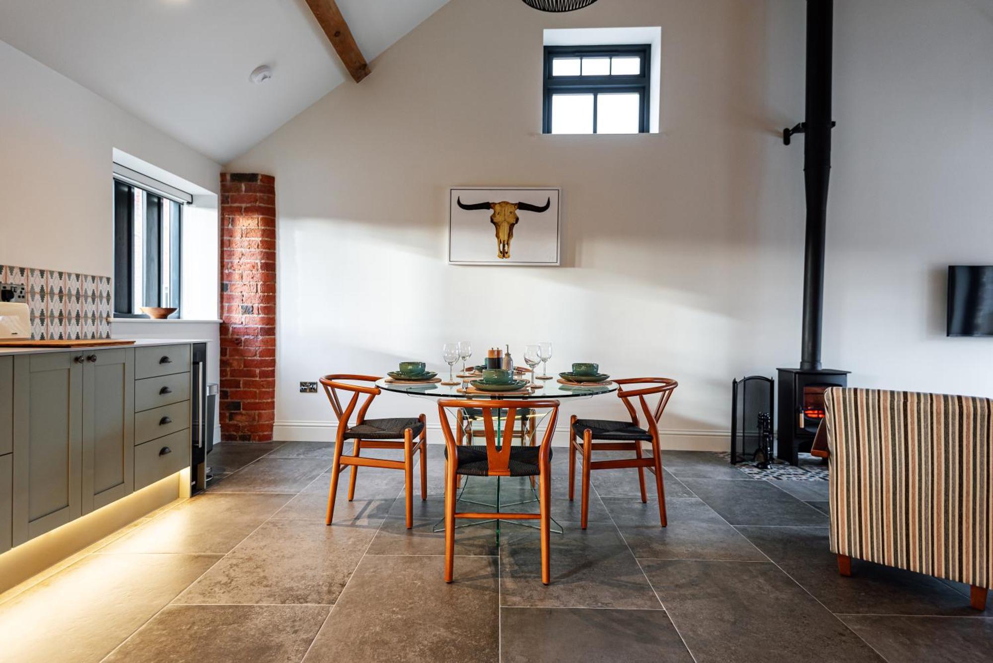 Villa Pigeon House - Unique Barn With Private Garden, Hot Tub And Wood Burner à Shrewsbury Extérieur photo